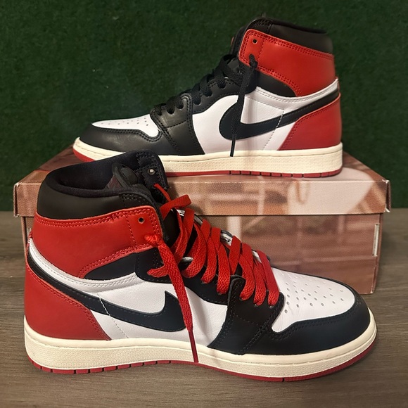 Jordan 1 Retro High ‘Black Toe Reimagined’ Size 8.5 - Picture 8 of 12
